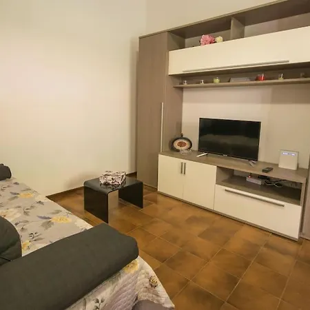 5 Minutes From The Seafront -apartment&garden *