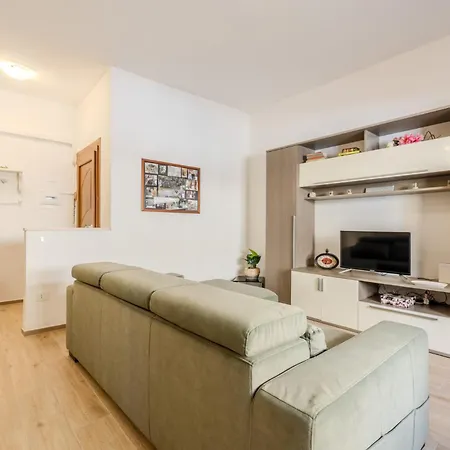 5 Minutes From The Seafront -apartment & Garden Apartament